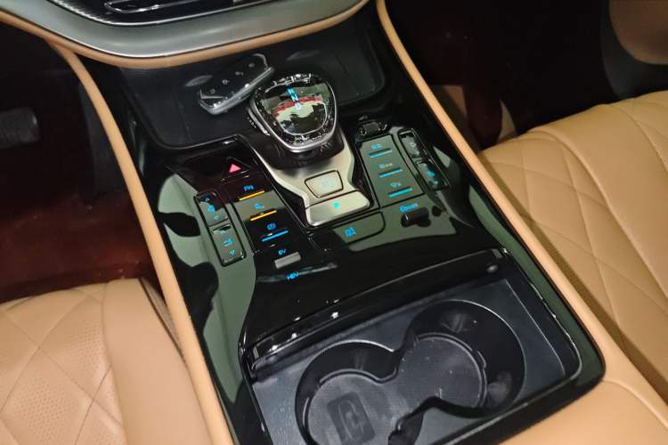 Used Denza D9 2024 DM-i 980 Four-Wheel Drive Prestige Model Gear Lever