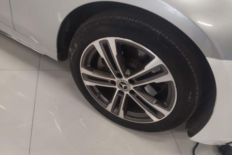 Used Mercedes-Benz E-Class 2022 E 260 L Right Front Wheel Hub