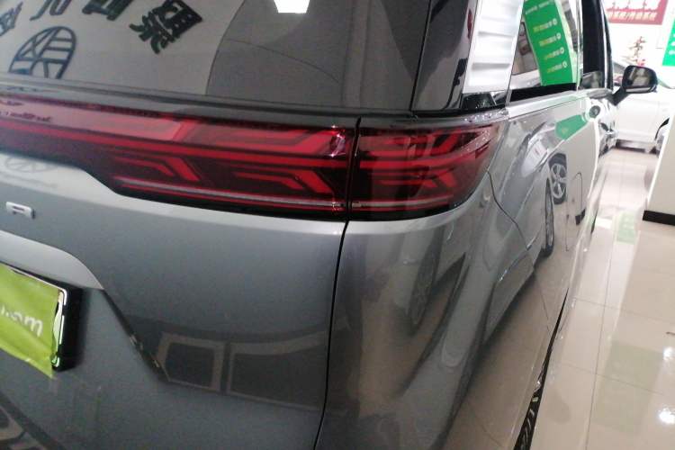 Used Denza D9 2024 DM-i 980 Four-Wheel Drive Prestige Model
