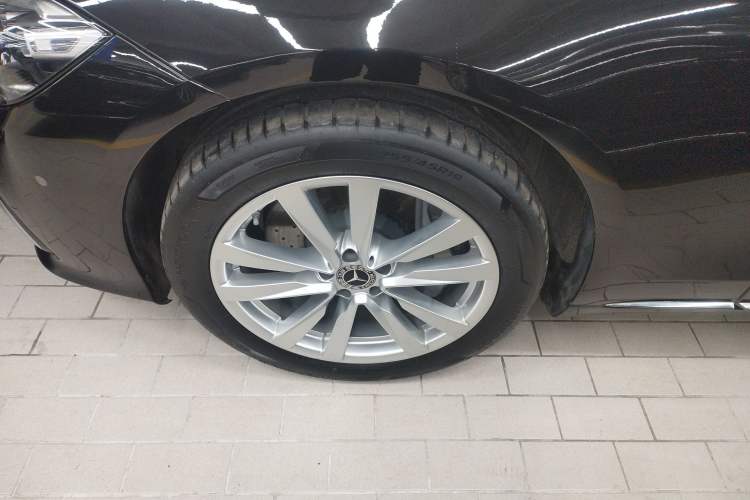 Used Mercedes-Benz S-Class 2023 S 400 L Business Model Left Front Wheel Hub