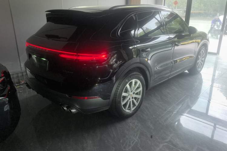 Used Porsche Cayenne E-Hybrid 2019 Cayenne E-Hybrid 2.0T Rear Right 45 Deg