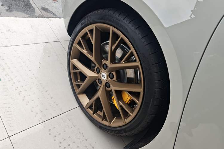 Used Xiaomi Auto SU7 2024 Four-Wheel Drive Ultra-Long Range Advanced Intelligent Driving Max Edition
