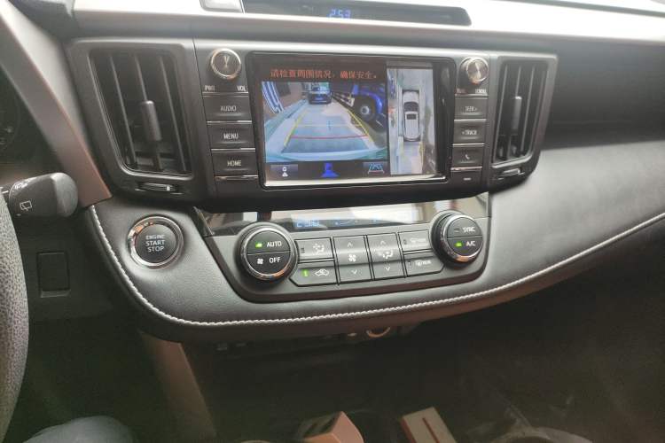 Used Toyota RAV4 2019 2.0L CVT Two-Wheel Drive Luxury Version China VI Standard Audio And AC Panel