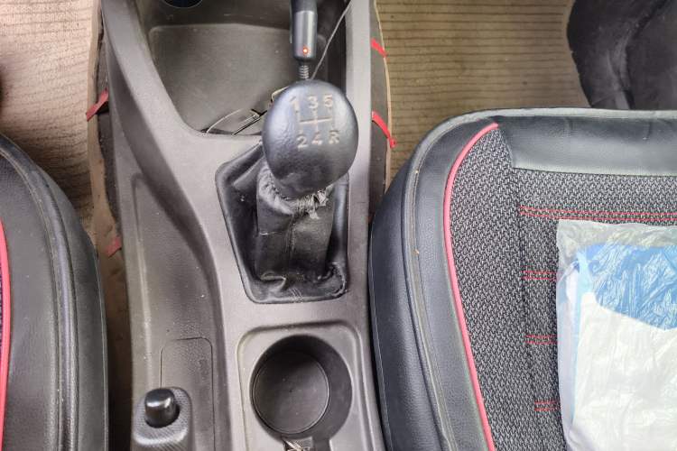 Used Wuling Rongguang V 2015 1.2L Standard Version
