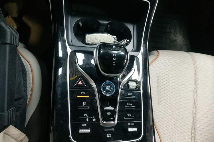 Used BYD Qin PLUS 2024 Honor Edition EV 510KM Beyond Model Gear Lever