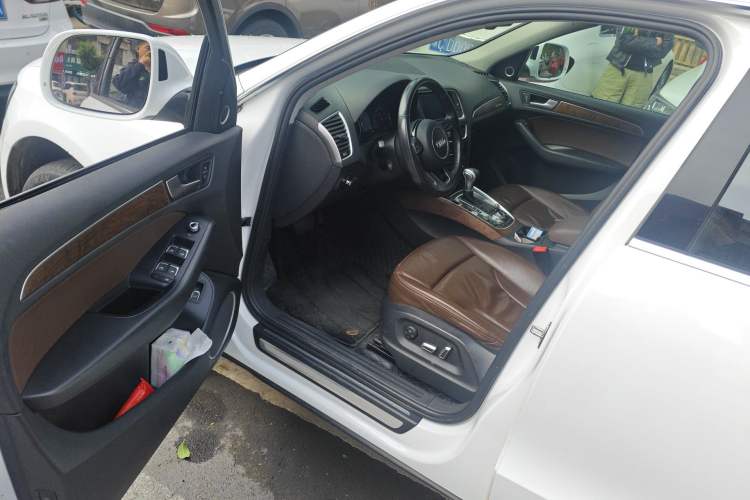 Used Audi Q5 2015 40 TFSI Comfort Model Driver Seat