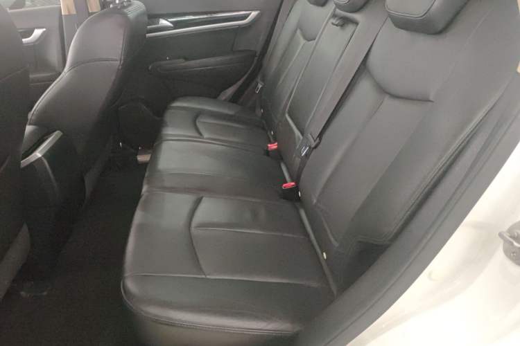 Used Dongfeng Aeolus AX7 2015 2.0L Manual Zhiyi Trim
