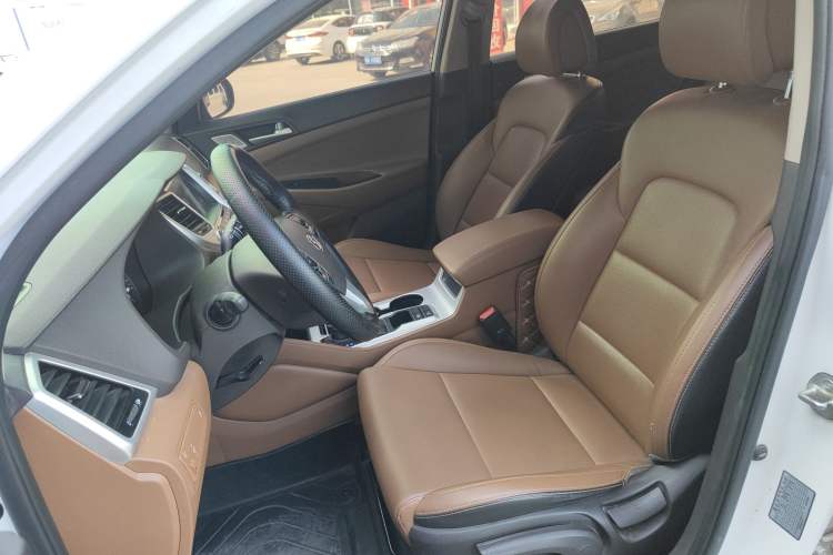 Used Hyundai Tucson 2015 1.6T Dual-Clutch Two-Wheel-Drive Smart Model Left Front Seat