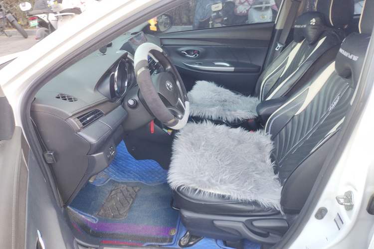 Used Toyota YARiS L Zhi Xuan 2015 1.5E Automatic Charm Edition
