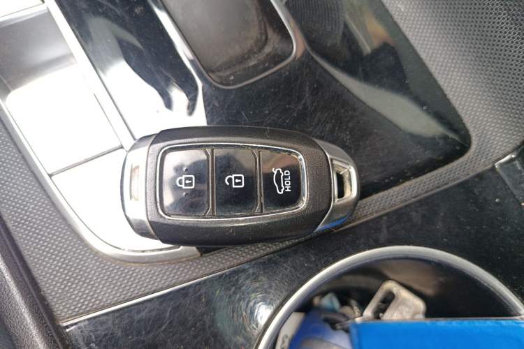 Used Hyundai Elantra 2021 1.5L CVT LUX Prestige Edition
