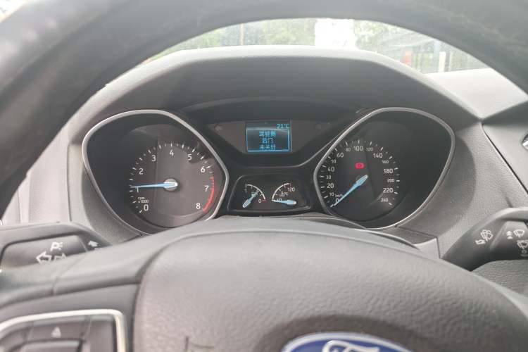 Used Ford Focus 2017 Sedan 1.6L Manual Fashion Edition Smart Drive Version
