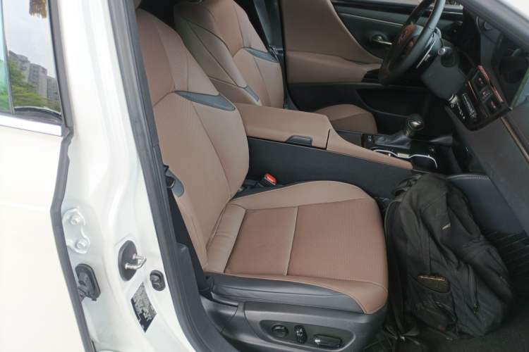 Used Lexus ES 2022 300h Excellence Edition
