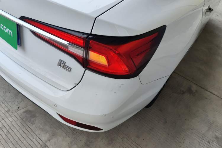 Used Roewe i5 2020 1.5L Automatic 4G Connected Leading Intelligent Driving Edition