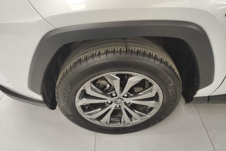 Used Toyota RAV4 2023 2.0L CVT Two-Wheel Drive 20th Anniversary Platinum Edition
