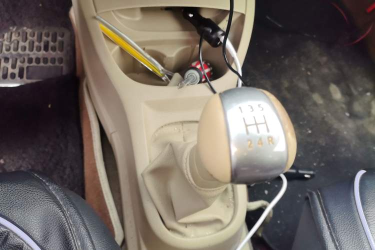 Used Nissan Livina 2015 1.6XE Manual Comfort Edition Gear Lever