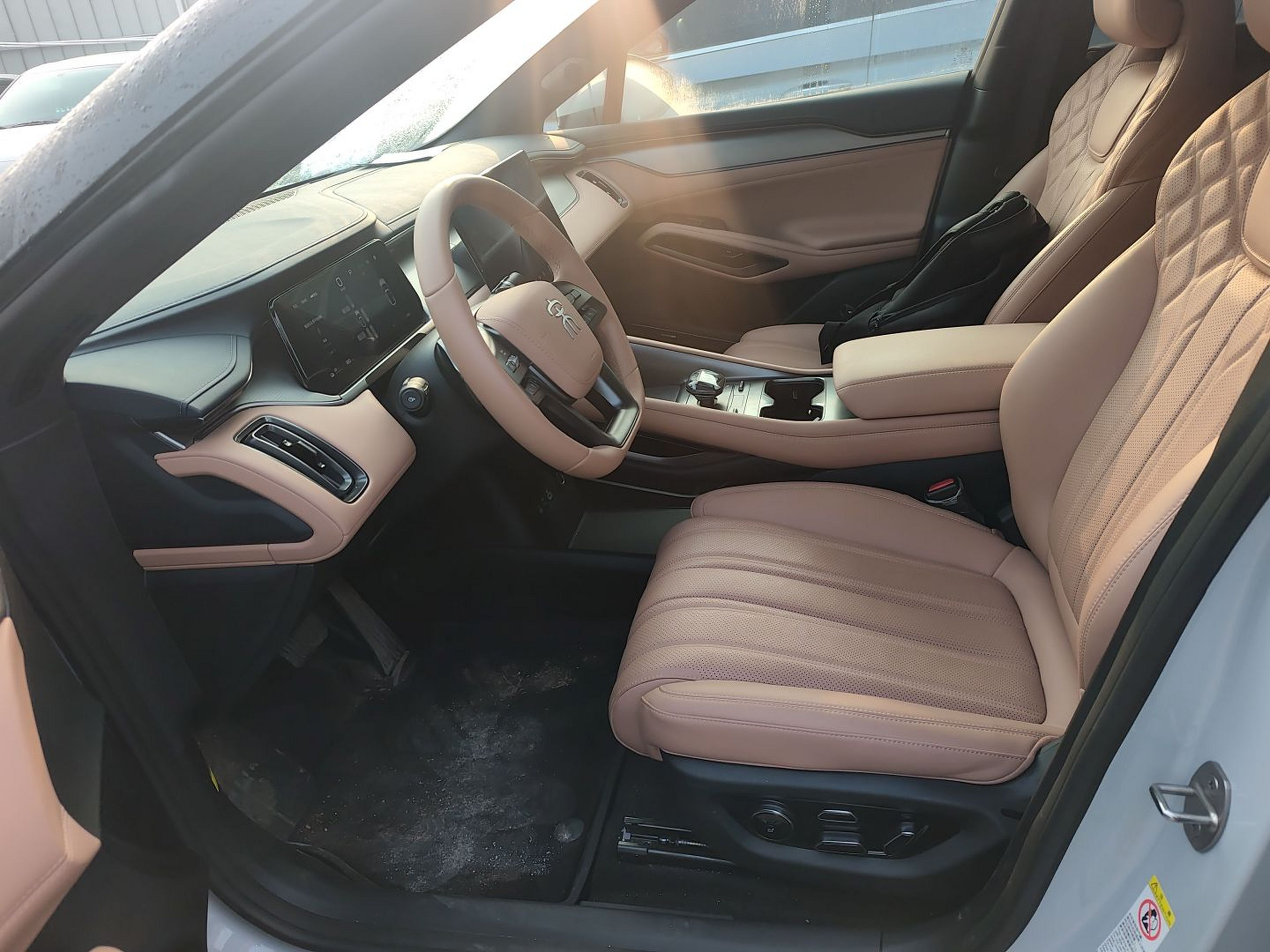 Переднее сиденье в автомобиле