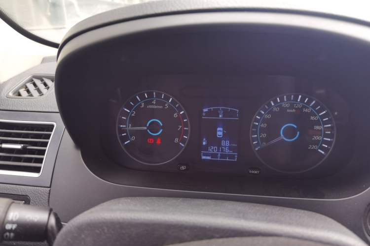 Used FORTHING Joyear S50 2014 1.5L Manual Luxury Model
