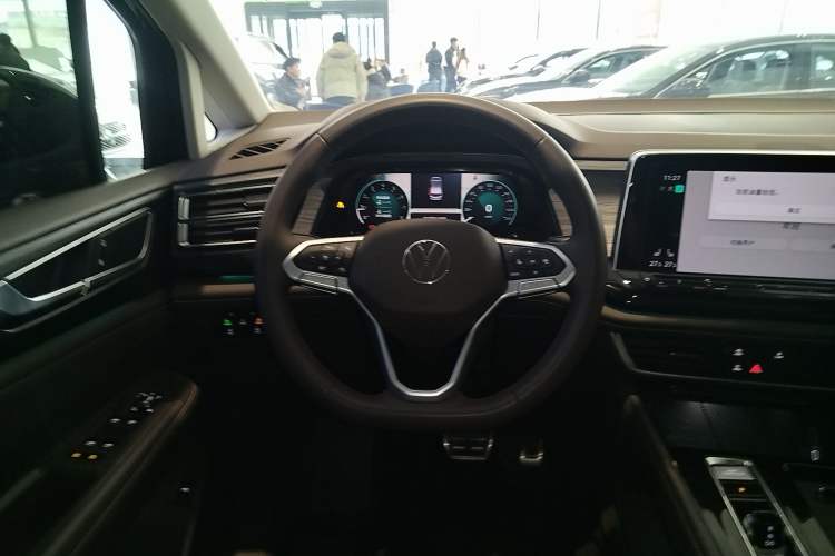 Used Volkswagen Viloran 2024 380TSI Premium Edition