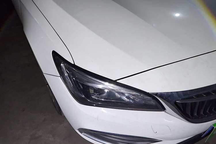 Used Buick Verano 2018 Sedan 20T Dual-Clutch Leading Model Right Front Headlight