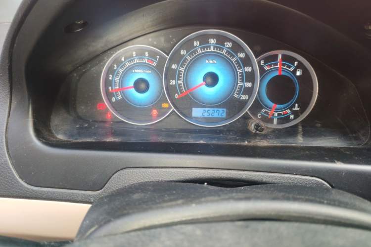 Used FAW Weizhi V5 2013 1.5L Manual Elite Model China IV Standard Odometer Close Up