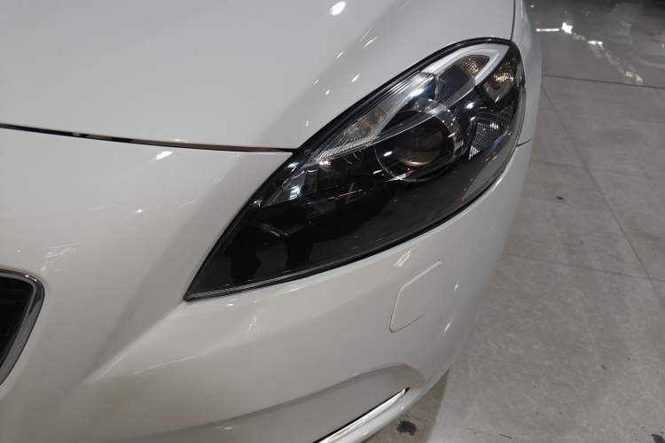 Used Volvo V40 2015 1.6T Zhiyi Edition