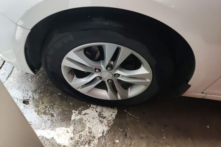 Used Chevrolet Cruze 2015 1.5L Classic SE AT Left Front Wheel Hub