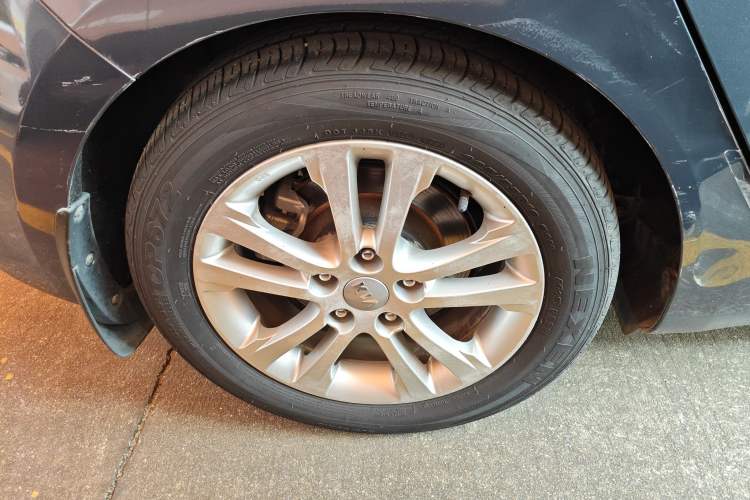 Used Kia Carens 2013 2.0L 7-Seater Automatic Luxury Version China IV Standard
