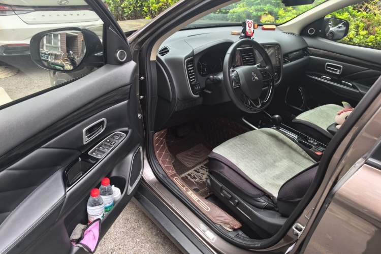 Used Mitsubishi Outlander 2019 2.0L Two-Wheel Drive Comfort Edition 5 Seats China VI Standard