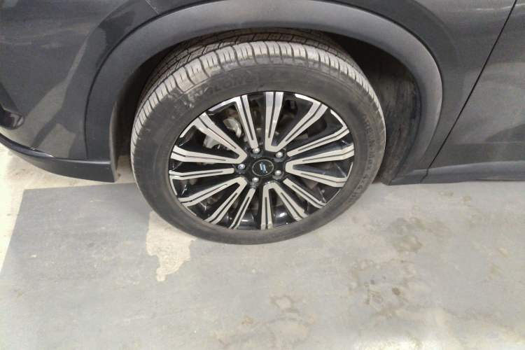 Used CHANGAN OSHAN X5 2021 1.5T DCT Prestige Edition Left Front Wheel Hub