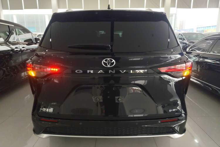Used Toyota Granvia 2024 2.5L Hybrid Prestige PLUS Edition