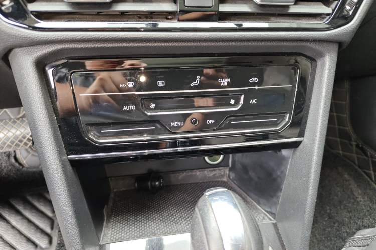 Used Volkswagen Tharu 2021 280TSI Two-Wheel Drive Comfort Edition Audio And AC Panel