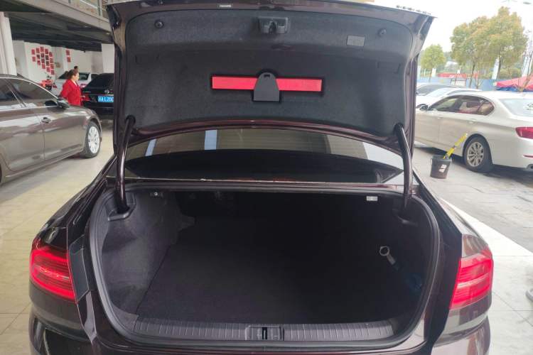 Used Volkswagen Magotan 2018 Facelift 330TSI DSG Luxury Model
