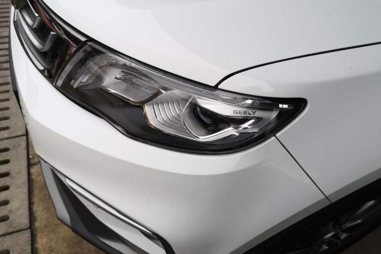 Used Geely Auto Emgrand X7 Sport 2020 1.8TD DCT Two-Wheel Drive Smart Connect 4G-Enabled Version
