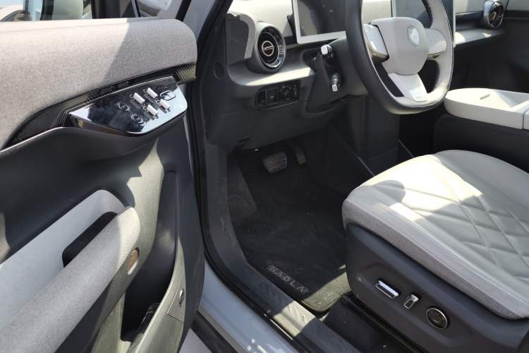 Used ARCFOX Kaola 2023 Parent-Child Edition Driver Seat