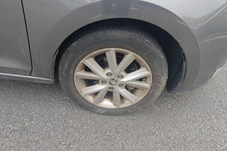 Used Skoda Rapid 2015 1.6L Automatic Smart Selection Model