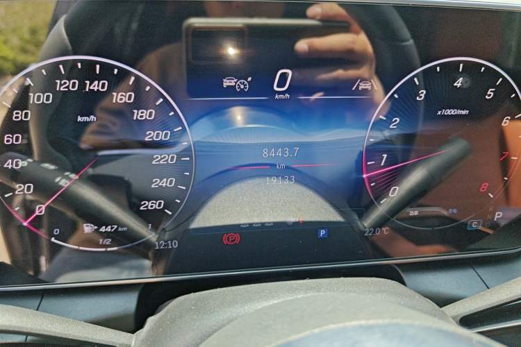 Used Mercedes-Benz GLC 2025 Refresh GLC 260 L 4MATIC Dynamic Edition Odometer Close Up