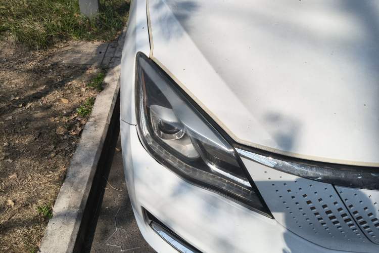 Used Dongfeng Aeolus E70 2021 Revised Version 2 500 Ultra-Comfort Edition Right Front Headlight