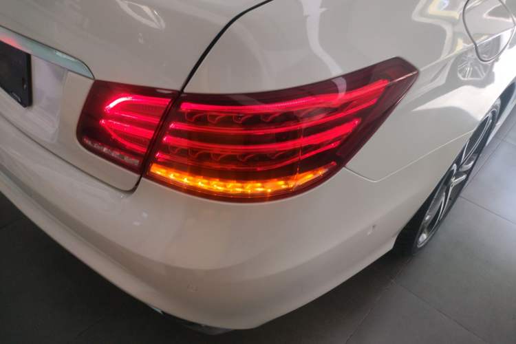 Used Mercedes-Benz E-Class 2014 E 260 Convertible Coupe Right Rear Taillight
