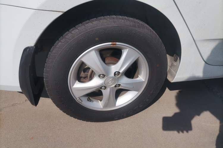 Used Hyundai Verna (older generation) 2014 1.4L Automatic Smart GLS Right Rear Wheel Hub