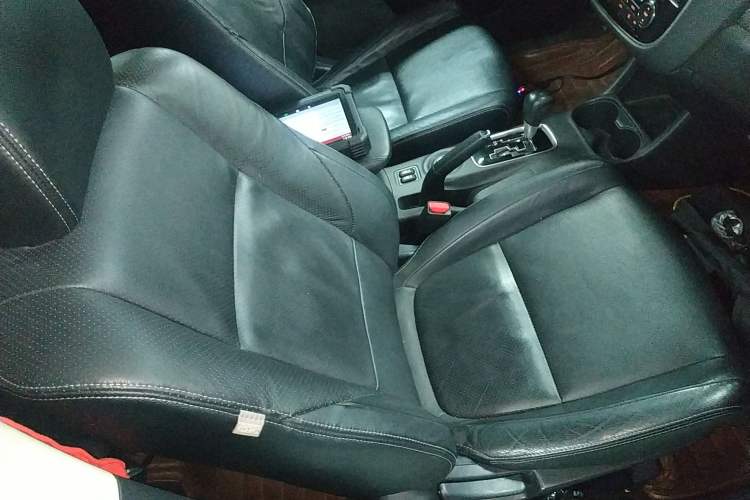 Used Mitsubishi Outlander 2013 2.4L Four-Wheel Drive Luxury Navigation Version 7 Seats