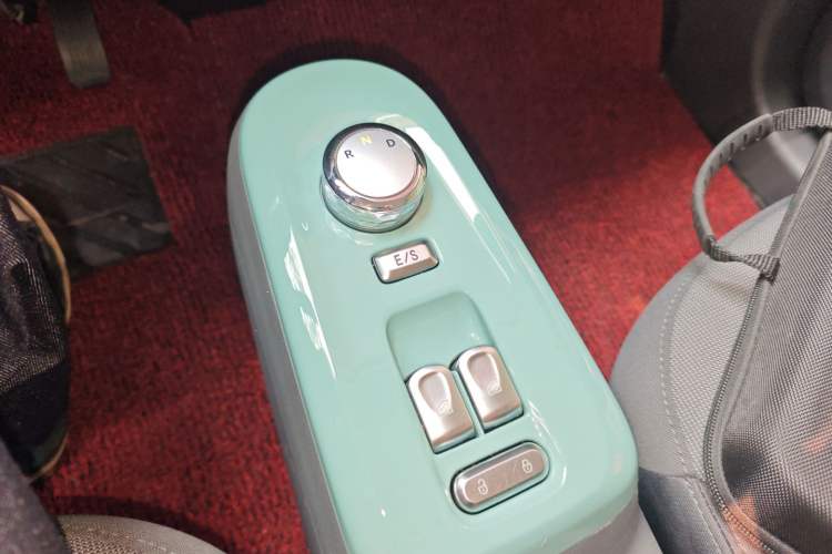 Used CHANGAN NEVO Lumin 2022 210km Sweet Edition Gear Lever