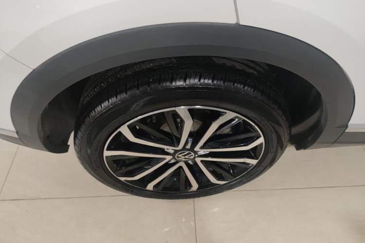 Used Volkswagen T-ROC 2021 280TSI DSG Two-Wheel Drive Comfort Connect Edition Right Rear Wheel Hub