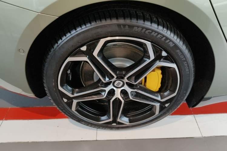 Used Xiaomi Auto SU7 2024 Rear-Drive Long-Range Intelligent Driving Version