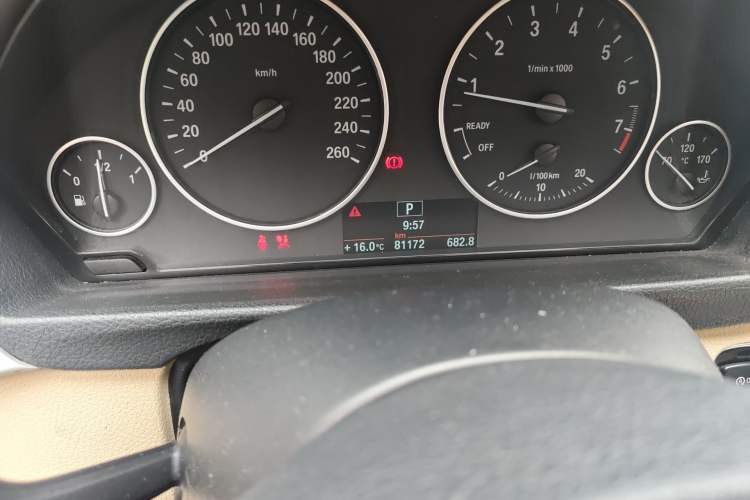 Used BMW 3 Series 2013 320i Sport Edition Odometer Close Up