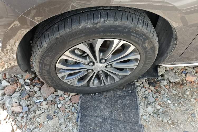 Used Buick GL8 2023 Land Executive Class Comfort Model