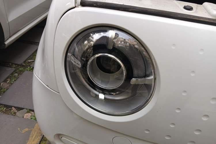 Used ORA Black Cat 2022 301km "Cute Pet" Version – Lithium Iron Phosphate Right Front Headlight