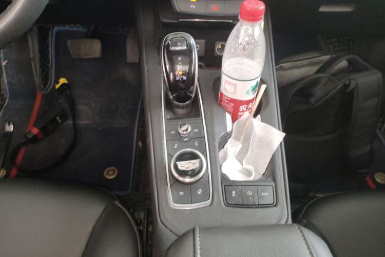 Used Cadillac XT4 2021 28T Two-Wheel Drive Tech Edition Gear Lever