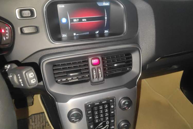 Used Volvo V40 2017 T3 Zhiya Edition
