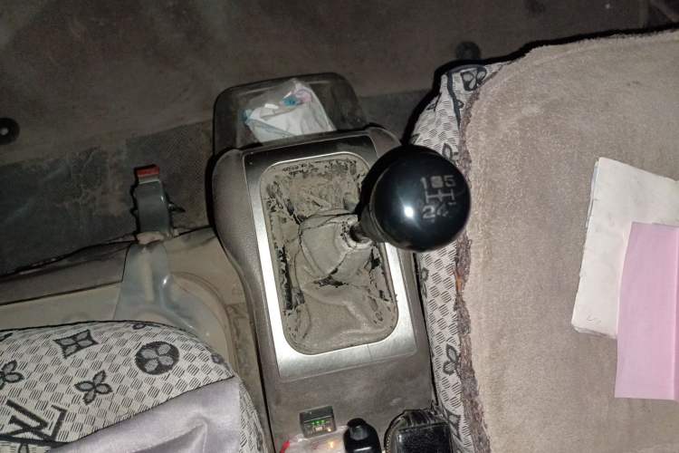 Used Wuling Rongguang 2011 1.2L Base Version
