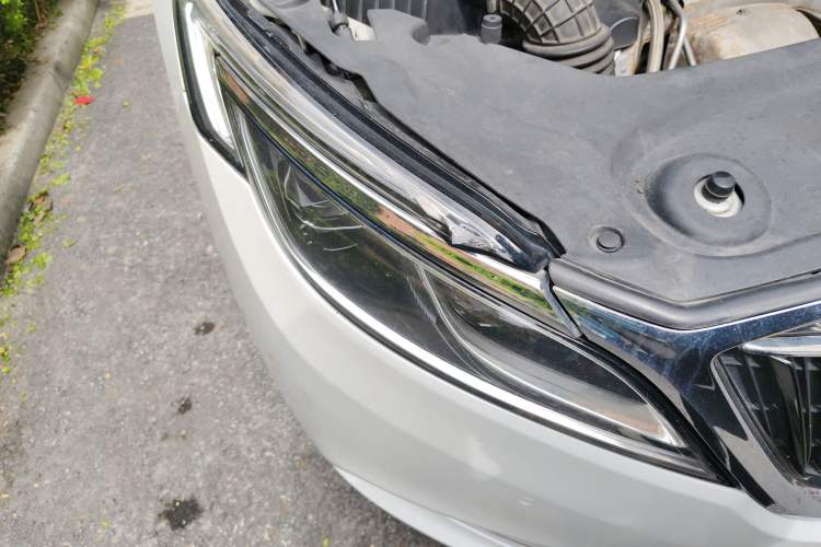 Used Buick GL8 2017 ES 28T Flagship Model China V Standard Right Front Headlight